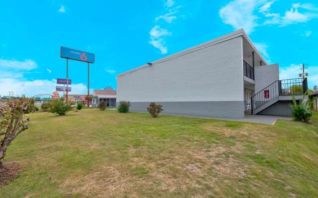Motel 6 Tuscaloosa, AL – University