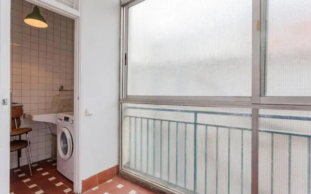 Big apartment for 9 in the heart of Eixample