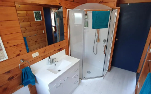 Pohutukawa Lodge by Orewa Beach