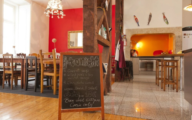 Living Lounge Hostel