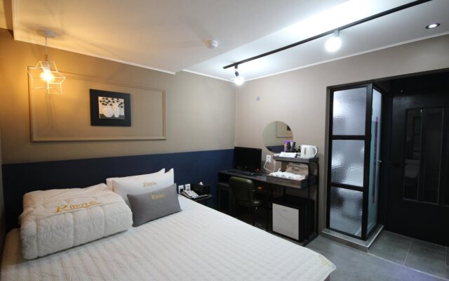 R Motel