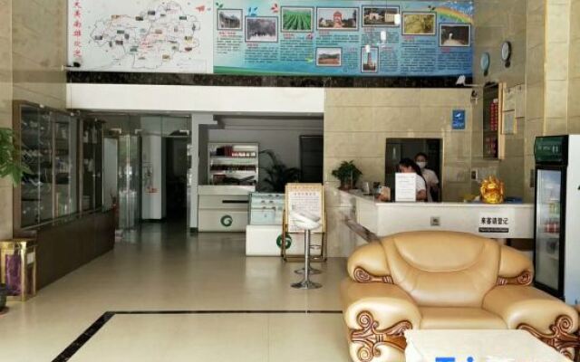 Q+ Nanxiong Xinhewan Business Hotel