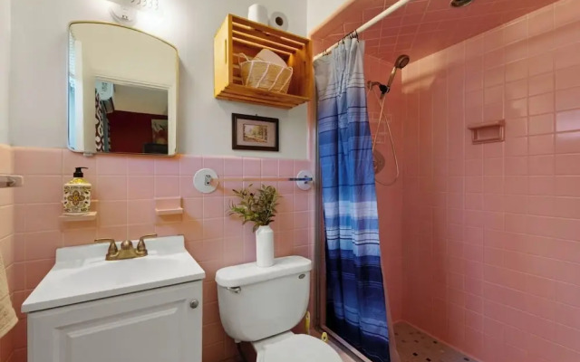 1BR Pet-friendly Studio Parking & Backyard BBQ