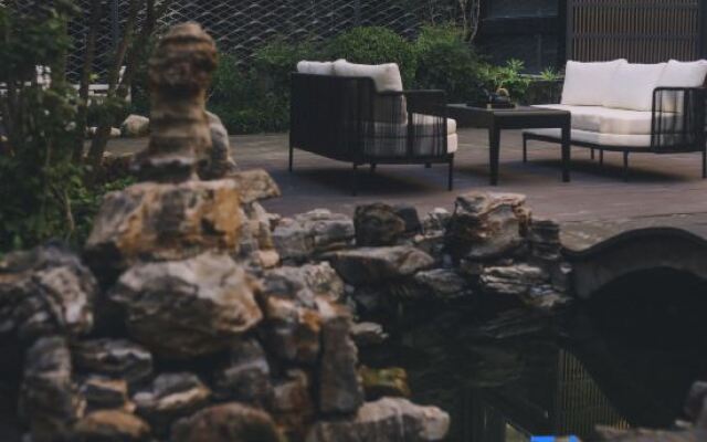 No. 8 Courtyard Homestay (Daming Lake Baotu Spring)