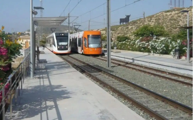 4bed Villa Sleeps 8- Pool, Garden, Bbq, Near Beach