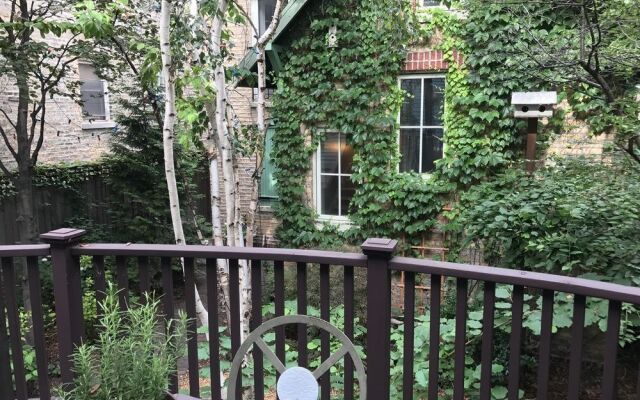 Magnolia Coach House