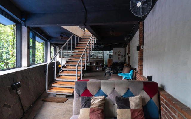 OYO 794 Ln 9 Bandung Guest House