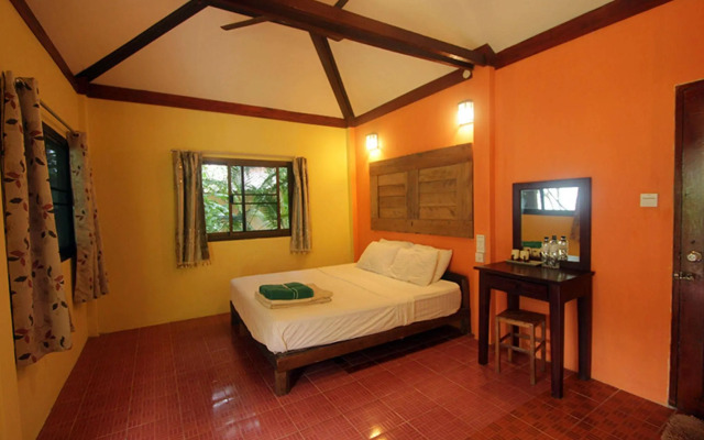 Chomjan Beach Resort