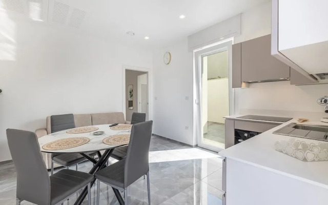 Sole Apartment 2 Central Marina With Modern Furnishings