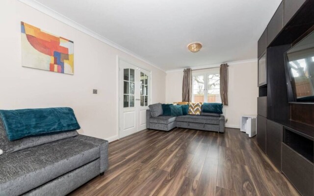 Large 5BR Home in Bedford Ideal for big Groups