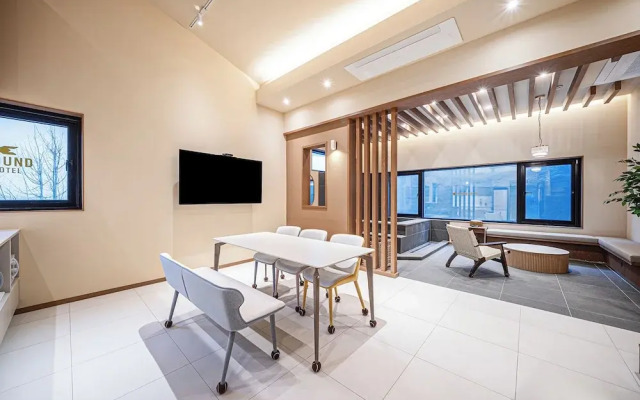 Hound Hotel Daegu Seongseo