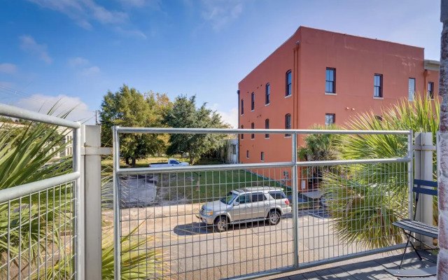 Game Room w/ Pool Table! Downtown Mobile Condo