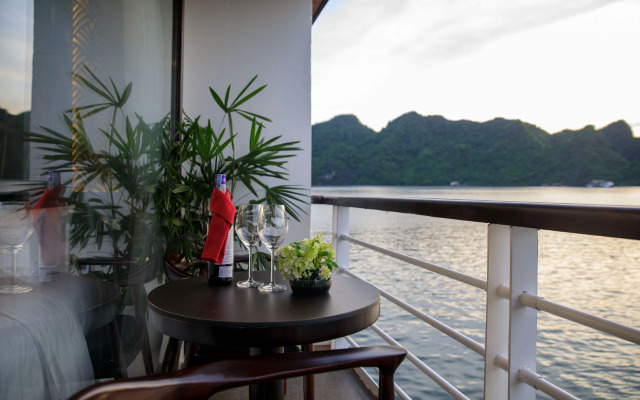 V'Spirit Cruise