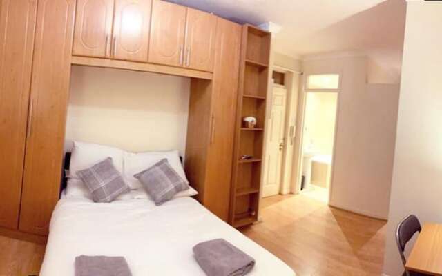 London Chelsea, Big 2 People Studio Apartment