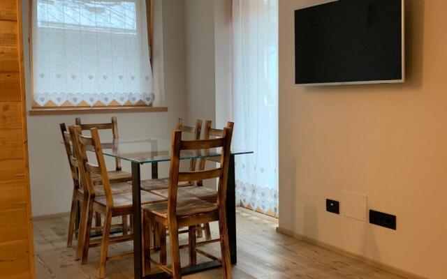 Camelot Luxury Houses Horses