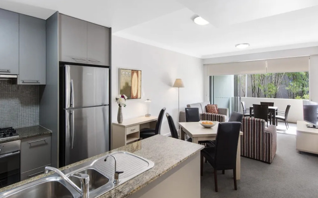 Oaks Brisbane Mews Suites