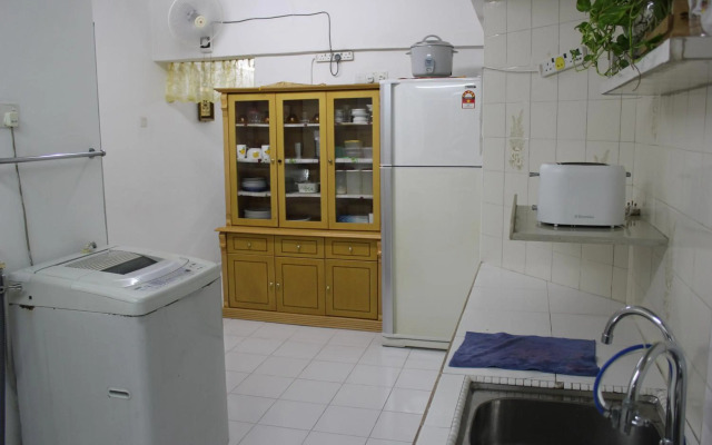 Macallum Budget Muslim Homestay