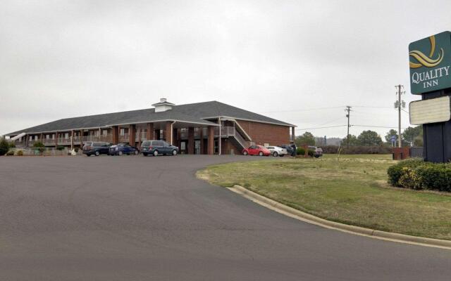 Quality Inn Russellville I-40