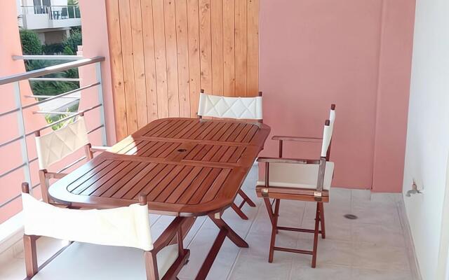 Vibrant Apartment in Rafina With Garden