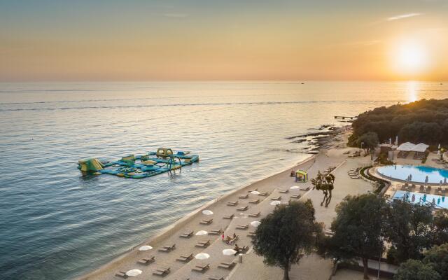 Maistra Select Amarin Resort