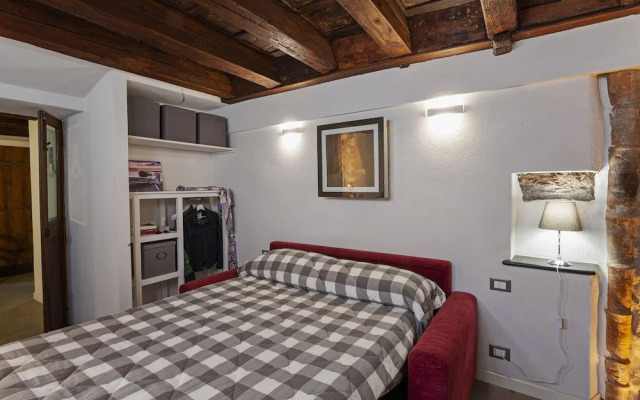 Wood and Stone Apartment in the historical center