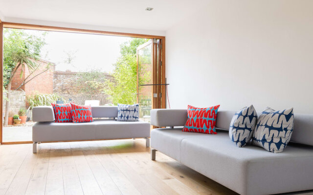 The North Kensington Retreat - Bright 4BDR House with Parking & Garden