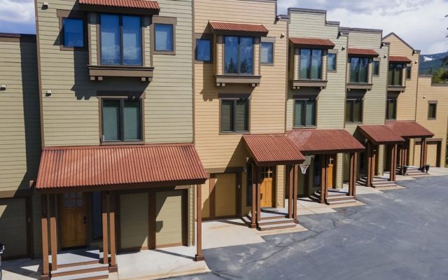 Willows Way 106 3 Bedroom Townhouse by RedAwning