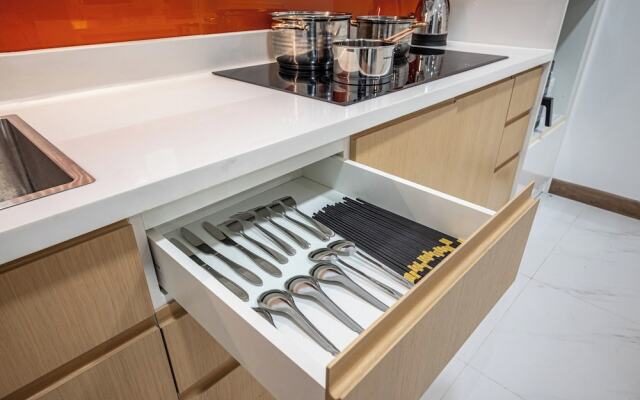 Luxury Sunwah Apartment near Landmark 81 - City View