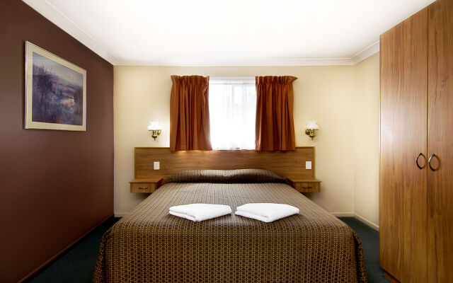 Riviera on Ruthven Motel