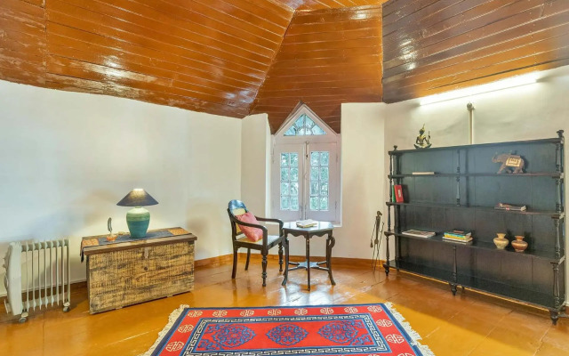 StayVista at 8Oaks - Ancestral Bungalow with massive lawn