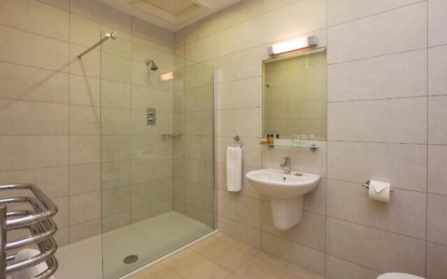 Walter Raleigh Hotel