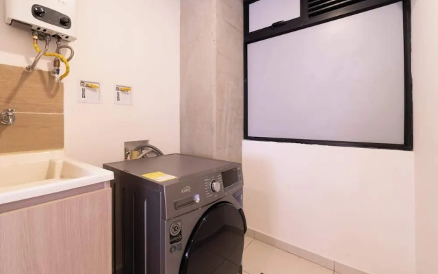 Panoramic 3 BR w/ Balcony in Laureles Medellín
