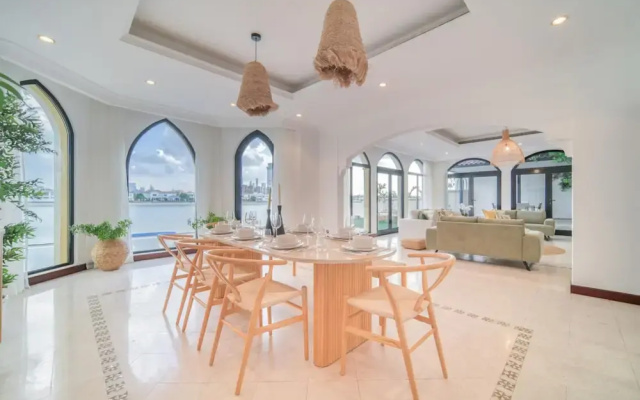 Exclusive 6BR Palm Villa w Private Pool and Beach