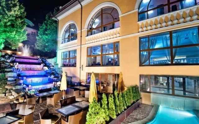 Royal Grand Hotel (Truskavets)