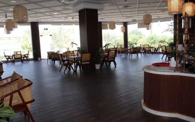 Al Salam Grand Hotel & Resort