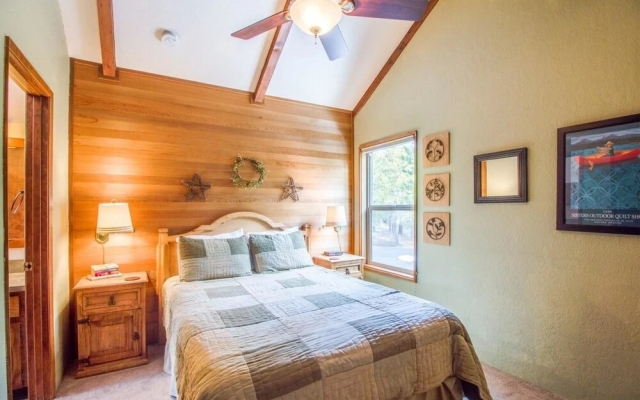 Camas 12 House