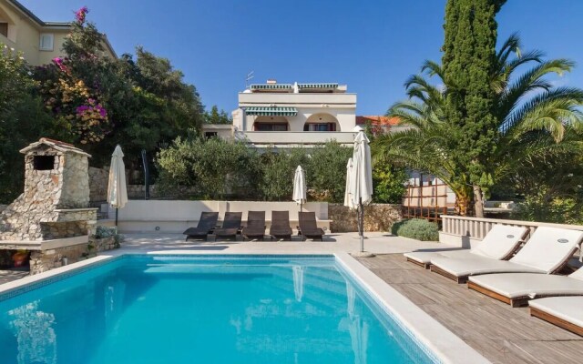 Sea Front - With Pool - H