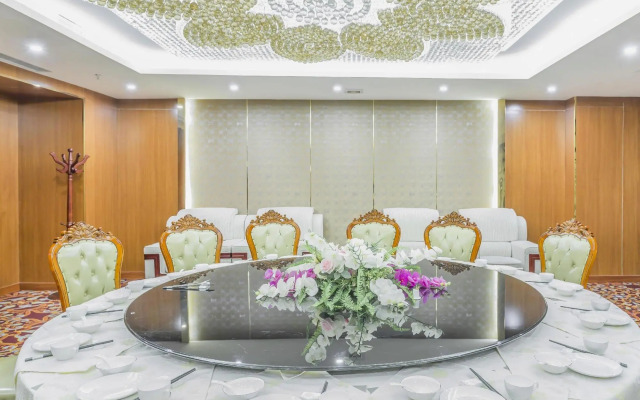 Shengshi Baiyun Hotel
