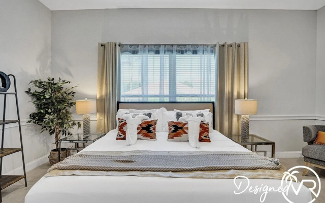 8-BR with Pool & Mini-golf & Soccer