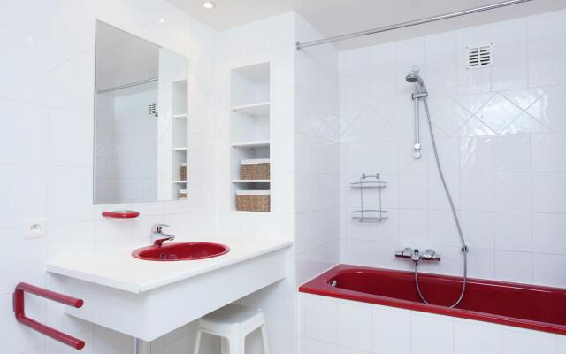 Spacious Holiday Home in Humain with Garden
