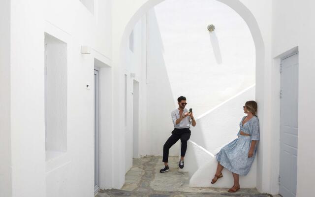 Mr and Mrs White Oia – Santorini