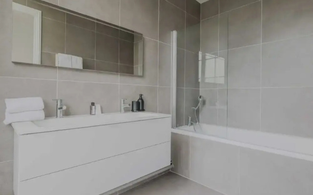 Spacious Apartment - 5br/12p - Chaillot