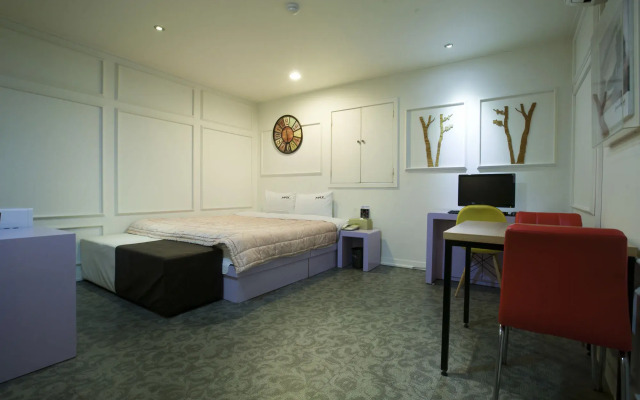 Max Motel