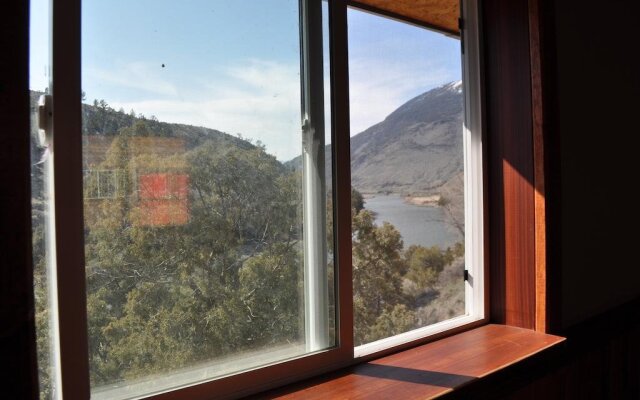 North Yellowstone Lodge and Hostel