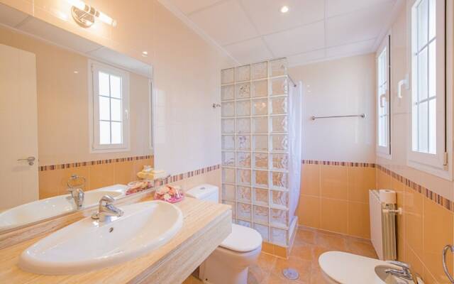 Bungalow - 3 Bedrooms with Pool and WiFi - 104996