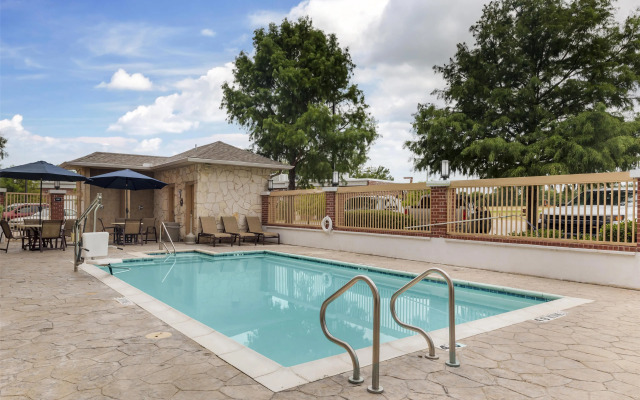 Best Western Red River Inn & Suites