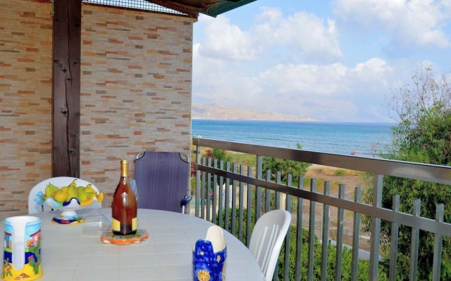 Beach House With Spectacular Views of the Gulf of Castellammare