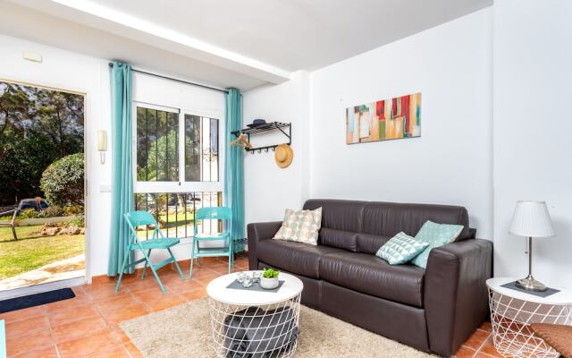 Beachside Apartment with Garden Ref 89