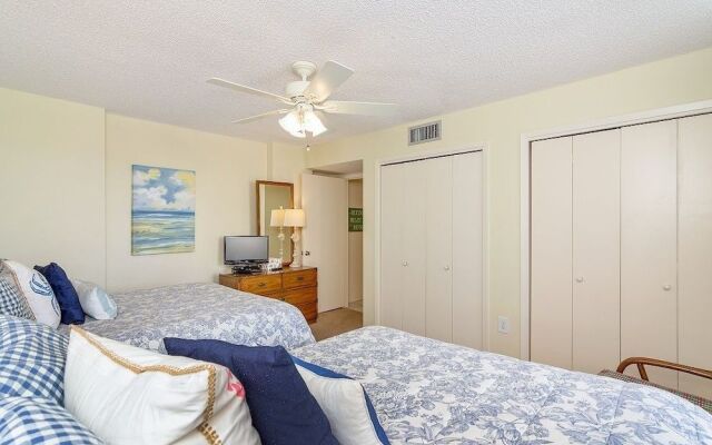 Shoreline 1055 Condo by RedAwning