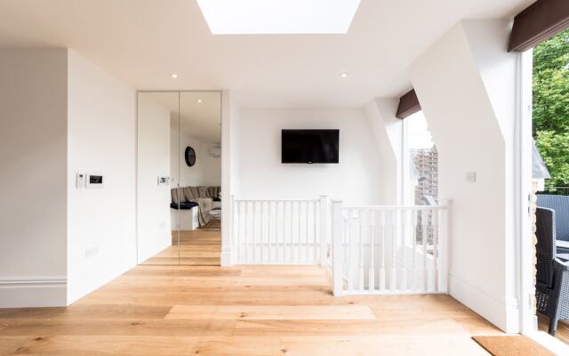 Luxury Flat With sw Balcony in Fulham Broadway